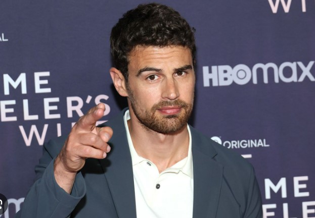 Theo James'ın gizemli İstanbul ziyareti! Sosyal medyayı sallayan karşılaşma