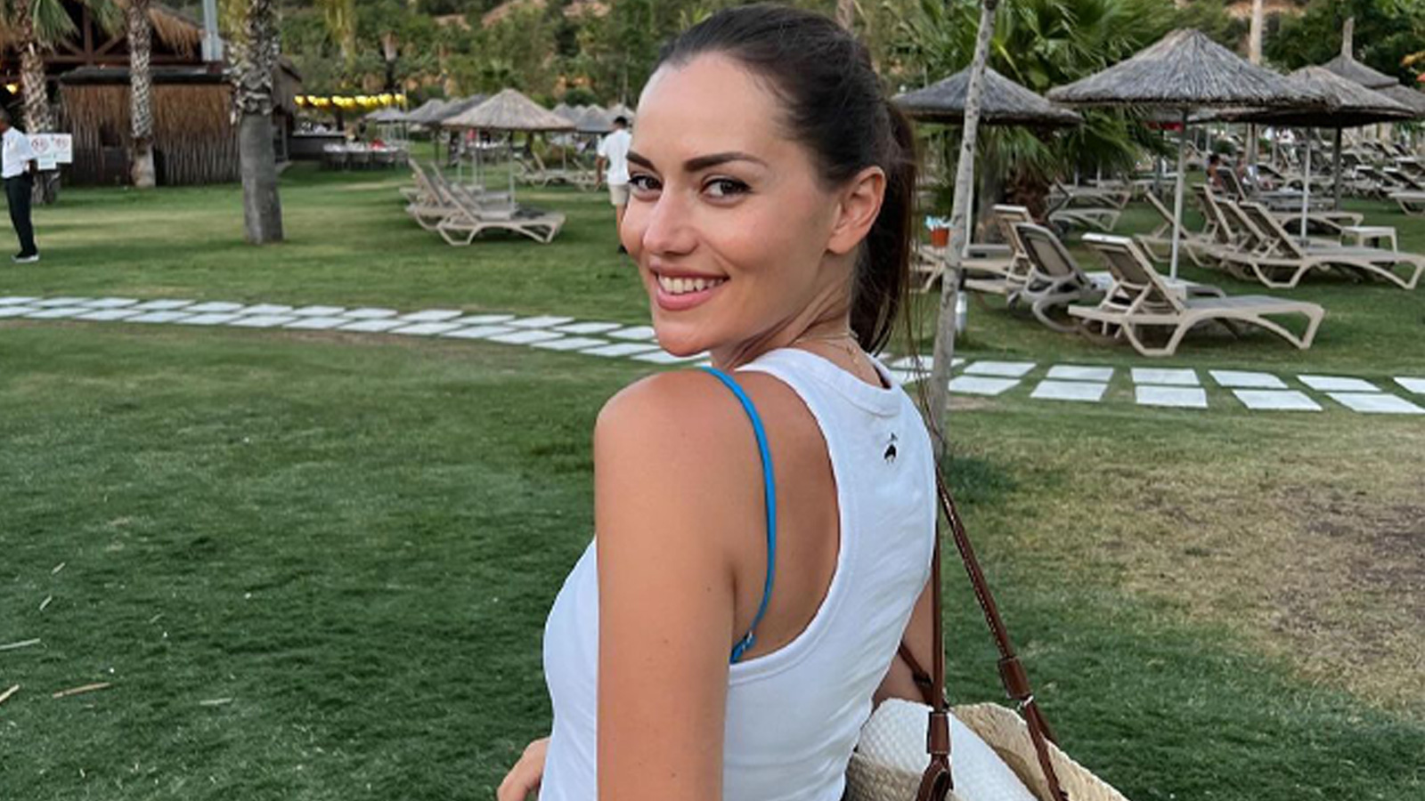 Fahriye Evcen'in tatil paylaşımları rekor kırdı