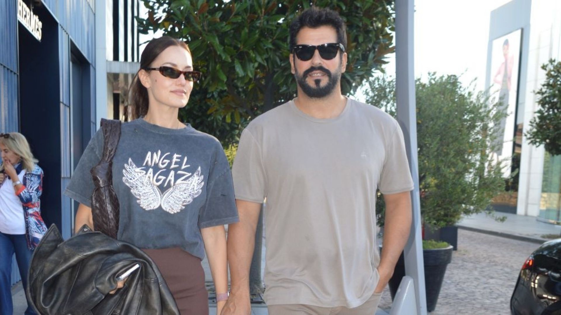 Fahriye Evcen ve Burak Özçivit çifti el ele alışverişe çıktı