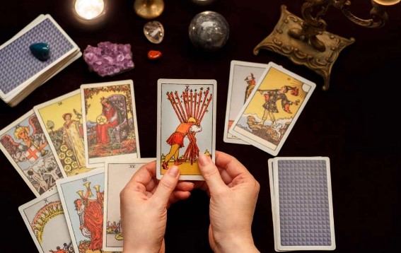 12 Ekim tarot falı: Bugün tanışacağın kişiye dikkat et!