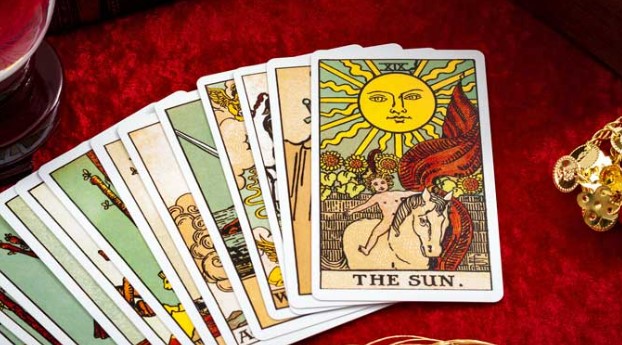 12 Ekim tarot falı: Bugün tanışacağın kişiye dikkat et!