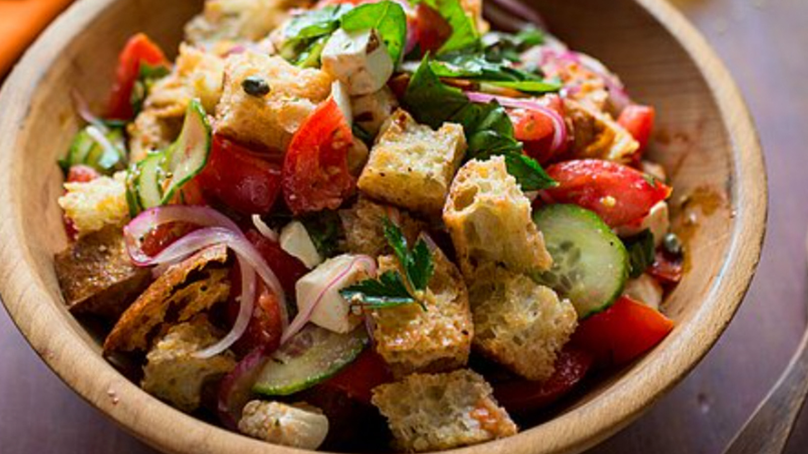 Bu tarif için ekmek bayatlatılır, İtalyanların meşhur sokak lezzeti: Panzanella tarifi