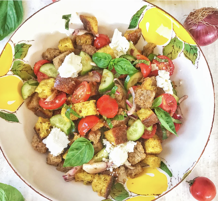 Bu tarif için ekmek bayatlatılır, İtalyanların meşhur sokak lezzeti: Panzanella tarifi