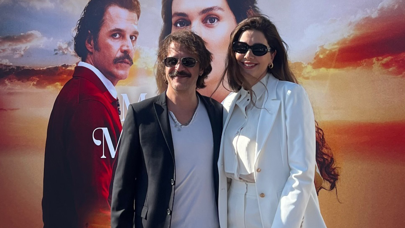 Bergüzar Korel ve Mehmet Günsür Cannes&#039;dan yeni pozlar paylaştı