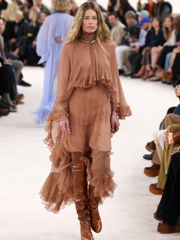 Moda dünyasında Chloé'nin 2024 Sonbahar/Kış etkisi: Boho-Cool tarzın yeniden trend oluyor!