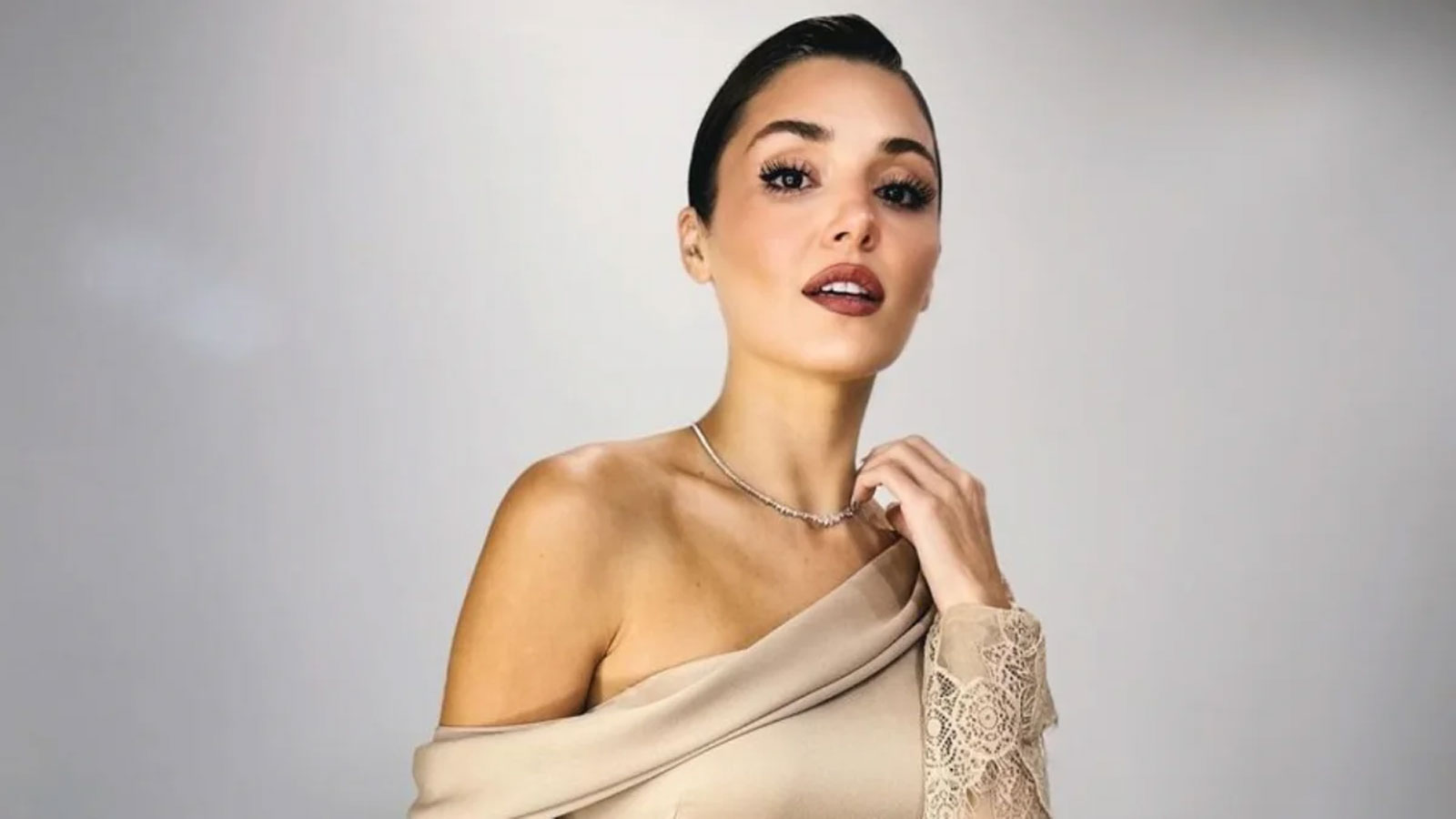 Fashion Trust Arabia 2024 gecesine damga vurdu! Hande Erçel Bella Hadid gibi isimlerle aynı festivalde basının ilgi odağı oldu