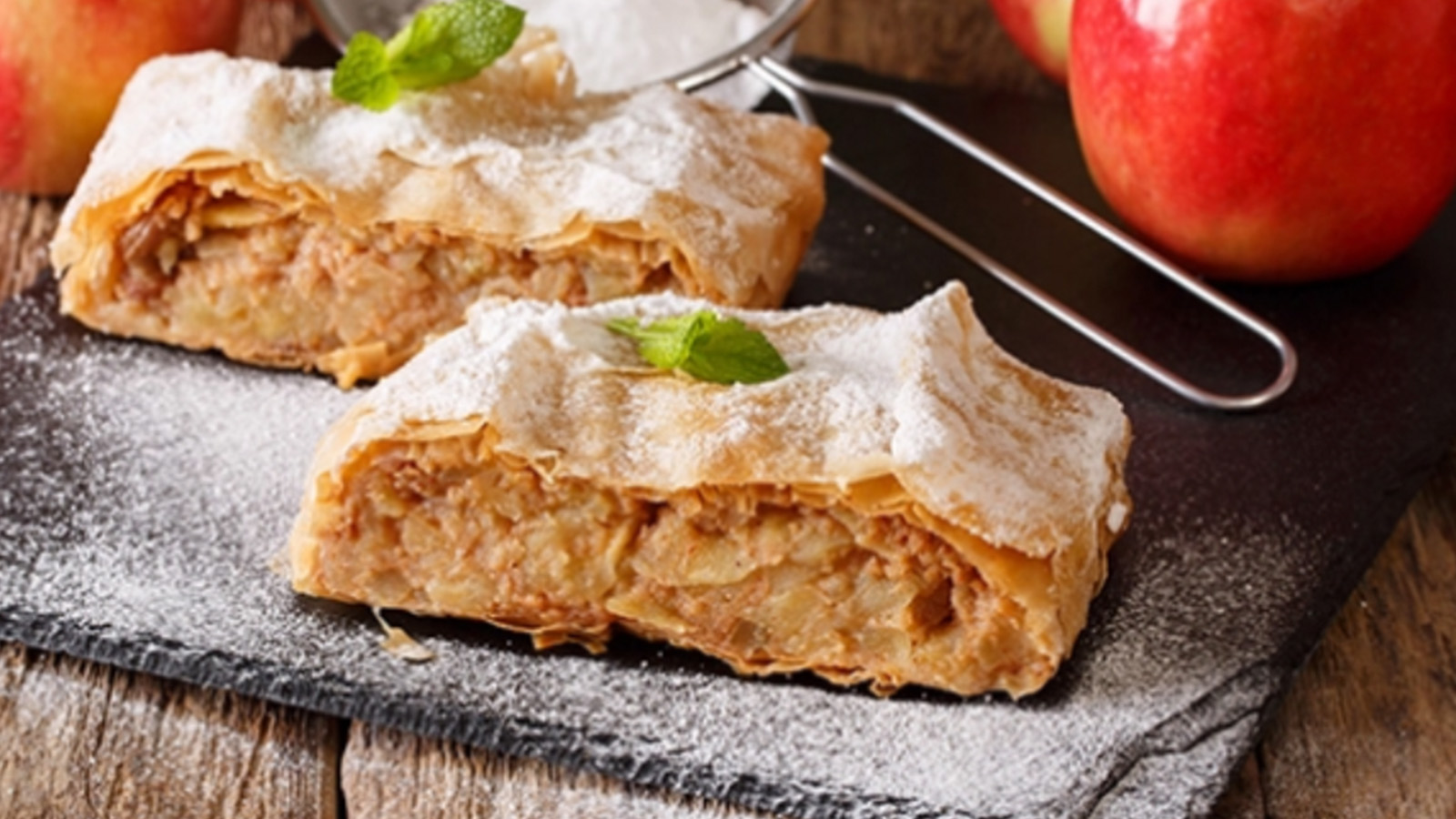 MasterChef usulü Elmalı Strudel tarifi! Bir daha pastaneden almayacaksınız