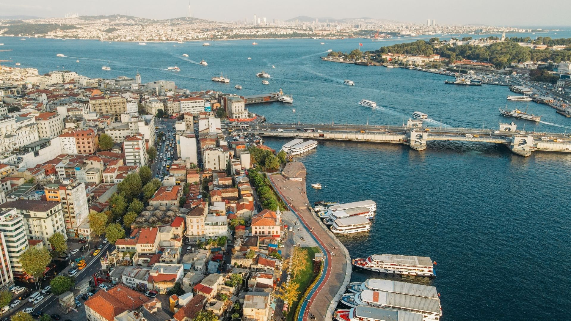 İstanbul&#039;un en güzel yerlerinden biri olan Karaköy&#039;de kahvaltı mekanları