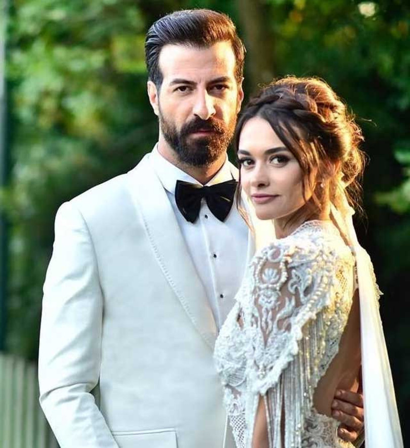 Oyuncu Hande Soral ve kendisi gibi oyuncu İsmail Demirci 2017 yılında nikah masasına oturmuştu. 5 yıldır mutlu bir evlilikleri olan çift ilk çocukları Ali'yi geçtiğimiz aylarda kucaklarına almıştı.