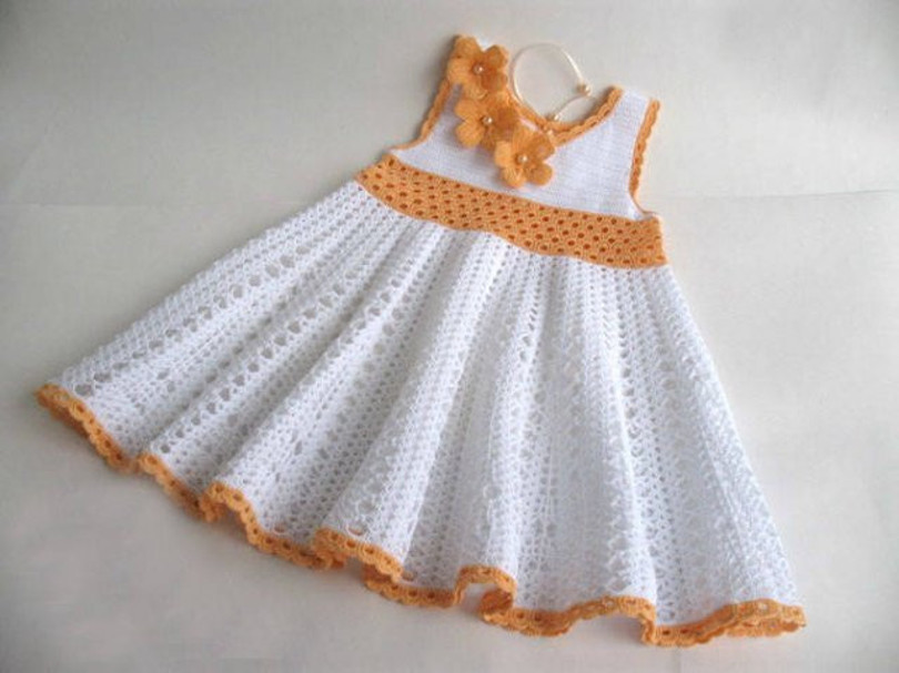 Платье крючок 4 года. Детское вязаное платье. Платье крючком для девочки. Вязаное летнее платье для девочки. Детские сарафаны крючком.