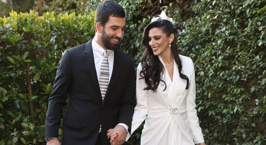 Futbolcu Arda Turan ile sosyetik güzel Aslıhan Doğan 2018 yılında sade bir nikahla dünya evine girmişti.