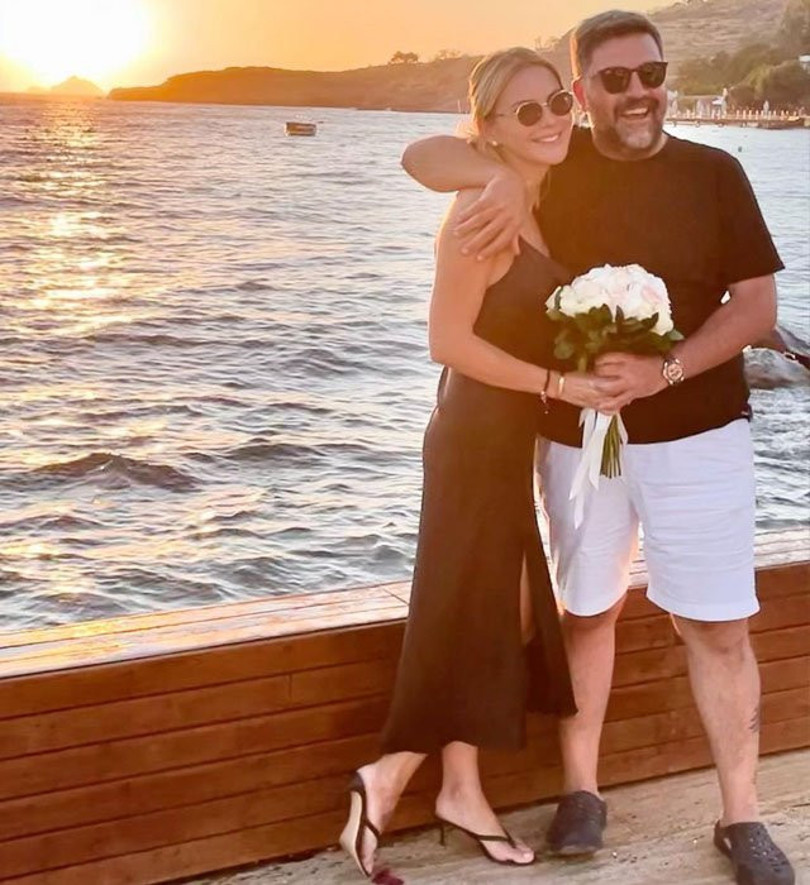 2021 yılı Haziran ayında nikah masasına oturduğu iş adamı Şafak Mahmutyazıcıoğlu'nun Ocak 2022 tarihinde vurulmasıyla zor günler yaşayan Ece Erken sosyal medya hesabından flaş bir açıklama yaptı.