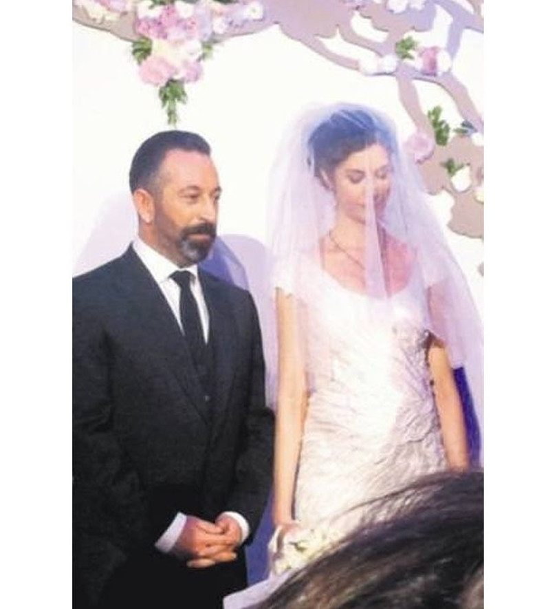 Ahu Yağtu'un hamilelik haberinden sonra Cem Yılmaz ve Ahu Yağtu aniden evlenerek Mart 2012 tarihinde nikah masasına oturmuştu.